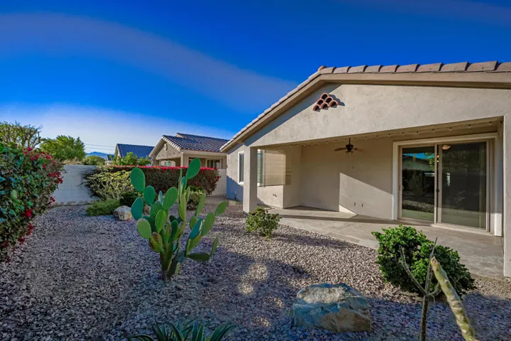 80587 Avendia Camarillo -11