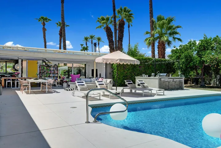 POOL TO CHAISES MLS