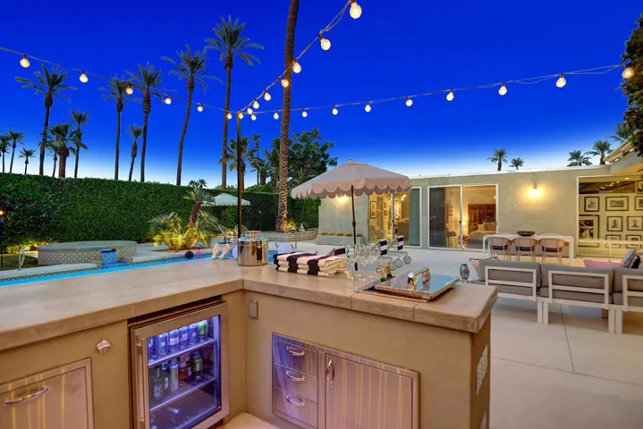 OUTDOOR KITCHEN NIGHT MLS