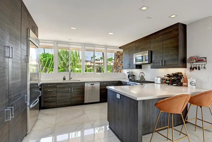 KITCHEN ANGLED MLS