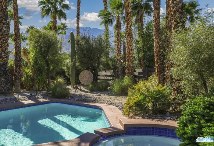 1341 E Luna Way, Palm Springs, California 92262