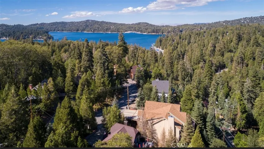 28626 Shenandoah Drive, Lake Arrowhead, California 92352