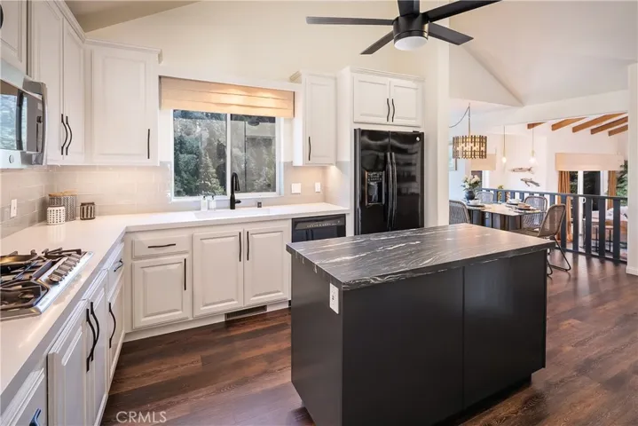 28626 Shenandoah Drive, Lake Arrowhead, California 92352