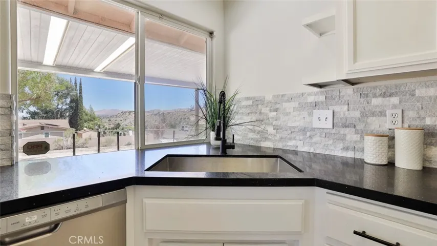 7585 Whitney Avenue, Yucca Valley, California 92284