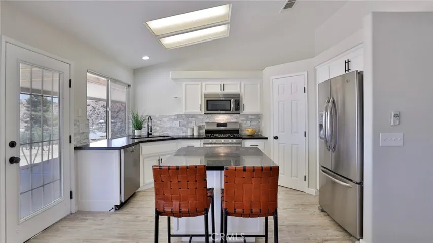 7585 Whitney Avenue, Yucca Valley, California 92284