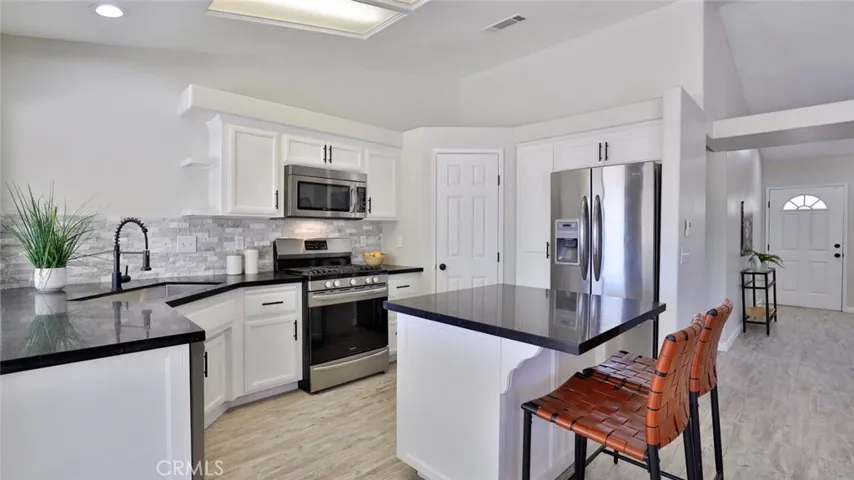 7585 Whitney Avenue, Yucca Valley, California 92284