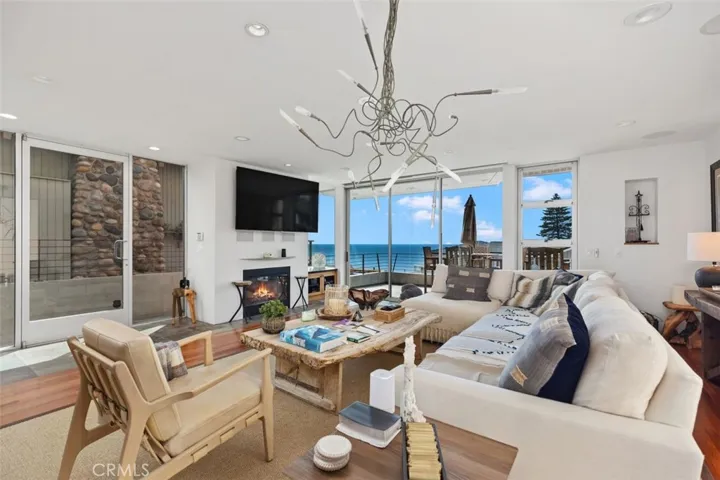 159 Dumond Drive, Laguna Beach, California 92651