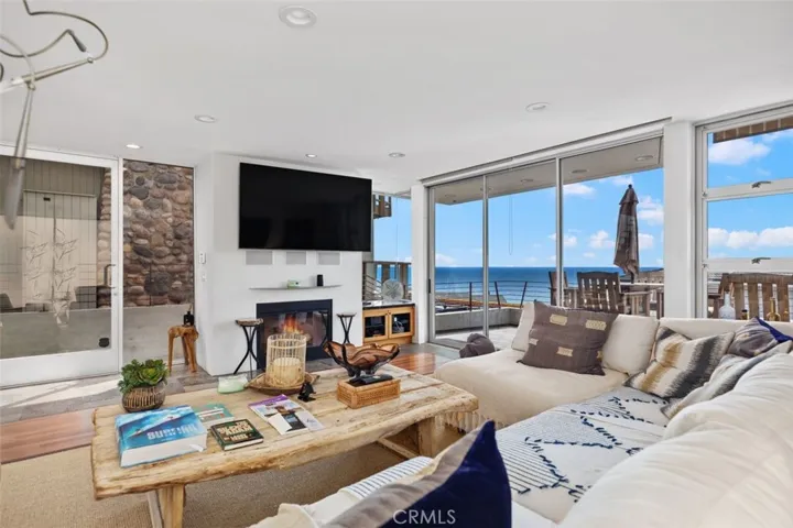 159 Dumond Drive, Laguna Beach, California 92651