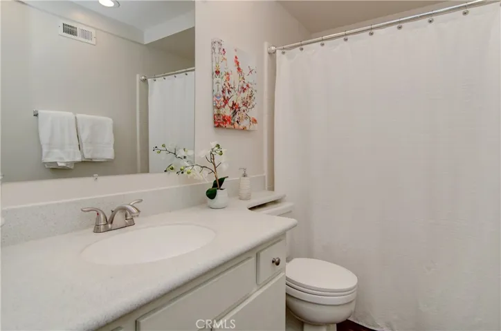 Hall bath is very convenient for kids rooms or guests.