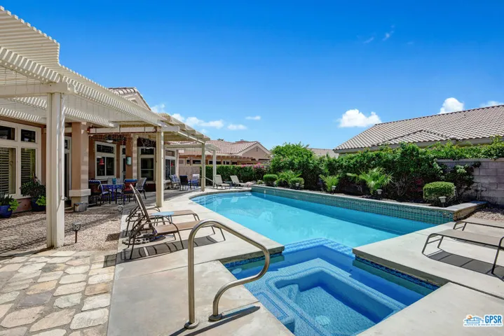Back yard pool and spa in sun city, Palm Desert California