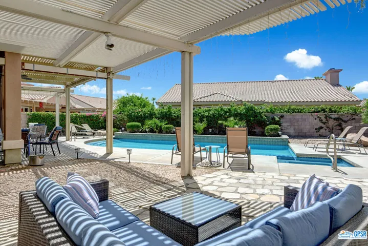 Covered back patio in sun city, Palm Desert California