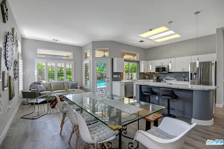Completely remodeled kitchen and dining room in sun city, Palm Desert California