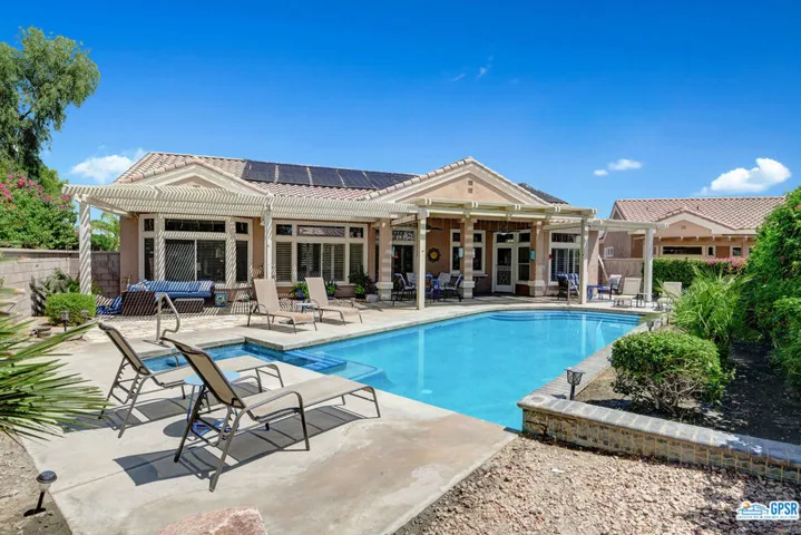 Backyard with pool and spa in sun city, Palm Desert California
