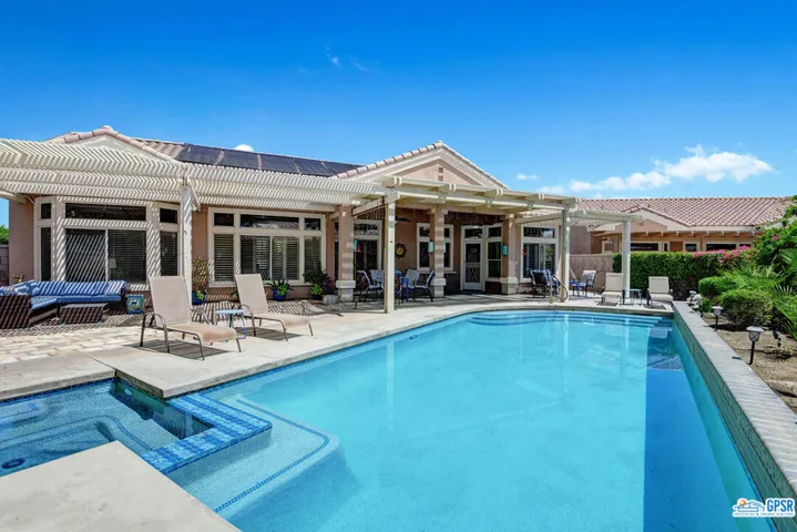 Large backyard and pool sun city, Palm Desert California