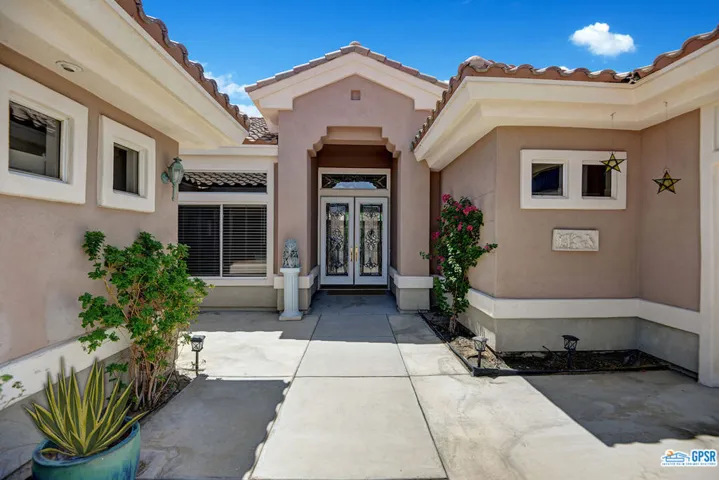 Entry to home in sun city, Palm Desert California