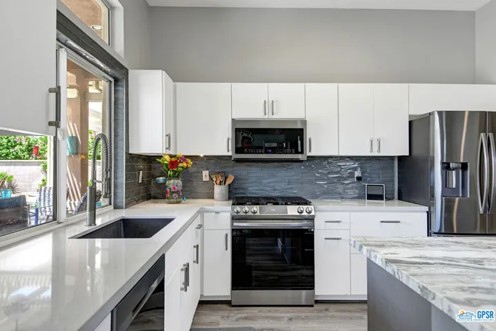Upgraded appliances and remodeled kitchen in sun city, Palm Desert California