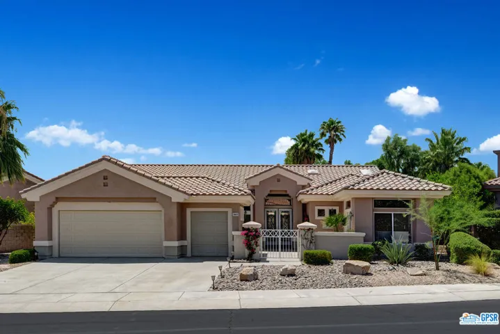 Full Front view of home in sun city, Palm Desert California