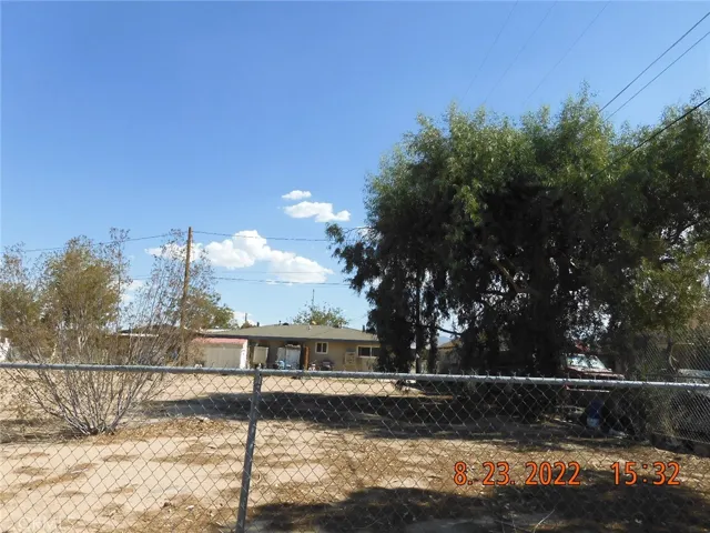The home in the back is NOT on the property