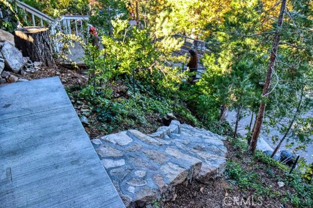 28923 Palisades Drive, Lake Arrowhead, California 92352