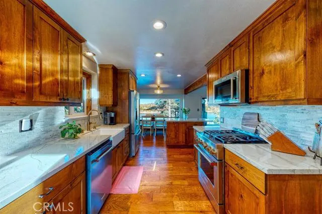 28923 Palisades Drive, Lake Arrowhead, California 92352