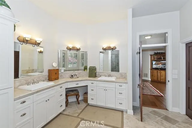 27434 Meadow Bay Drive, Lake Arrowhead, California 92352