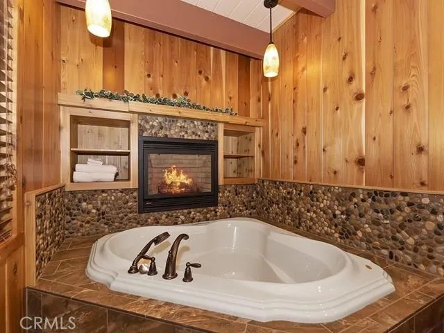 26621 Thunderbird Drive, Lake Arrowhead, California 92352