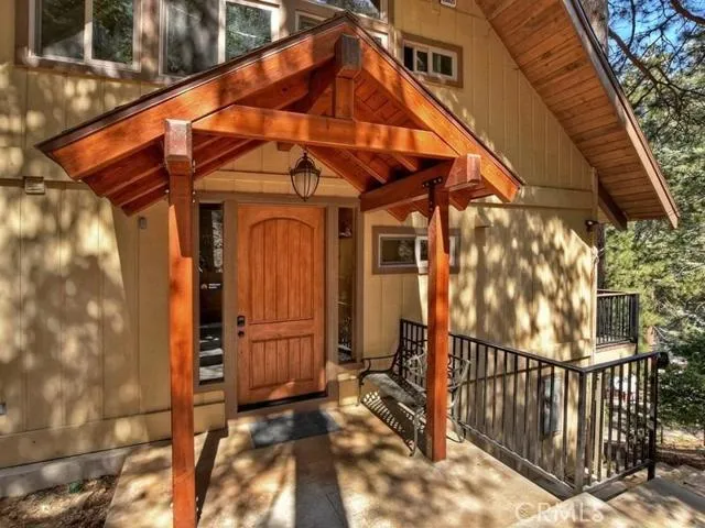 26621 Thunderbird Drive, Lake Arrowhead, California 92352