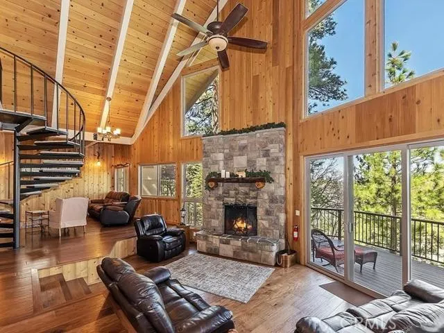26621 Thunderbird Drive, Lake Arrowhead, California 92352