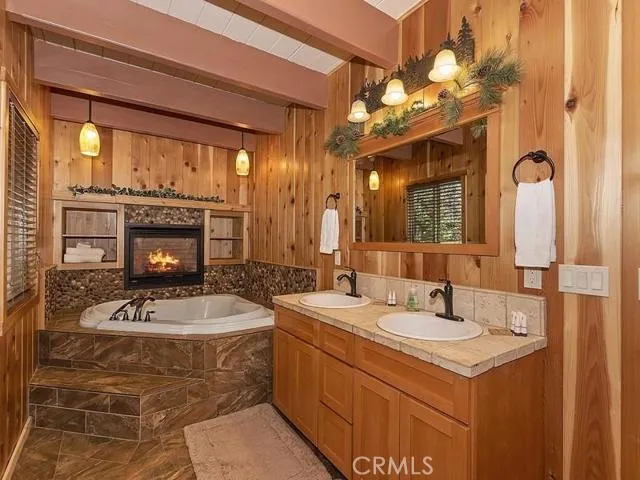 26621 Thunderbird Drive, Lake Arrowhead, California 92352