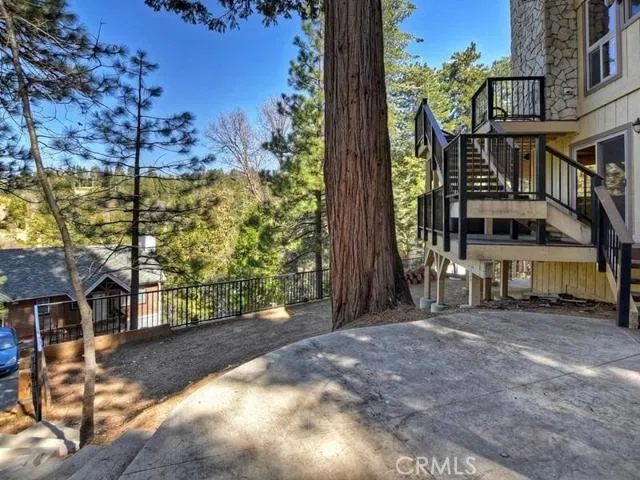 26621 Thunderbird Drive, Lake Arrowhead, California 92352