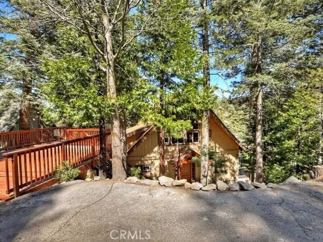 26621 Thunderbird Drive, Lake Arrowhead, California 92352