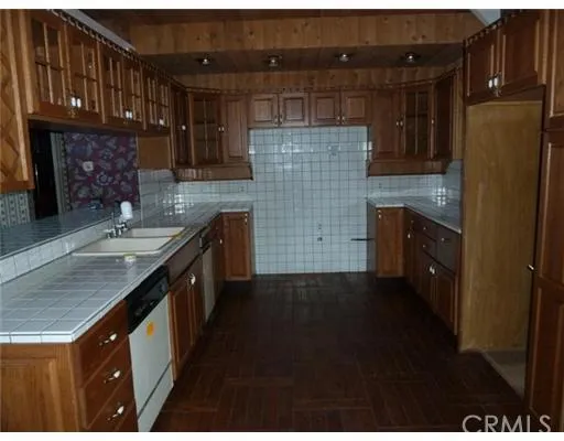 755 Grass Valley Road, Lake Arrowhead, California 92352