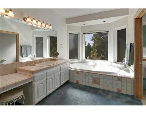 27200 Peninsula Drive, Lake Arrowhead, California 92352