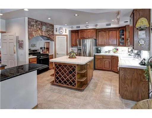 27200 Peninsula Drive, Lake Arrowhead, California 92352