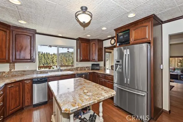 27388 Elmwood Drive, Lake Arrowhead, California 92352