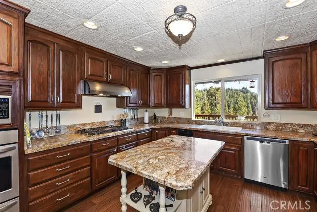 27388 Elmwood Drive, Lake Arrowhead, California 92352