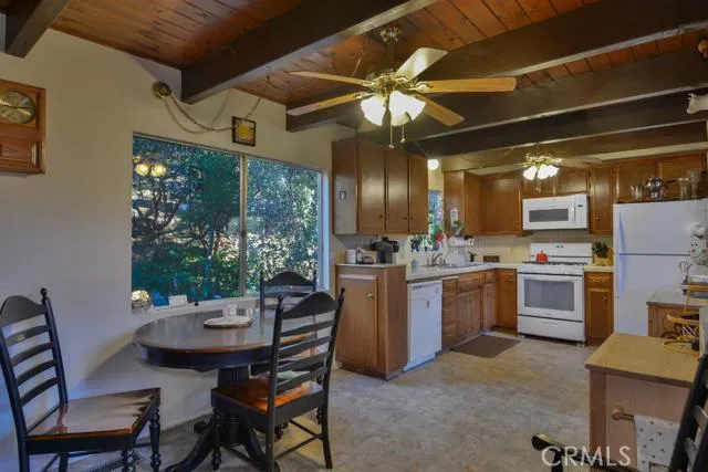 984 Sandalwood Drive, Lake Arrowhead, California 92352