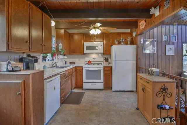 984 Sandalwood Drive, Lake Arrowhead, California 92352