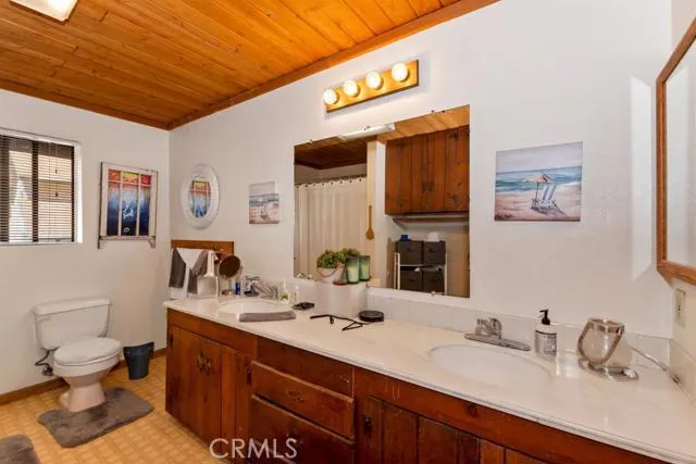 UPSTAIRS BATH