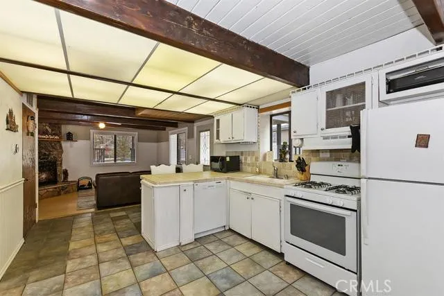 432 Riverside Avenue, Sugarloaf, California 92386