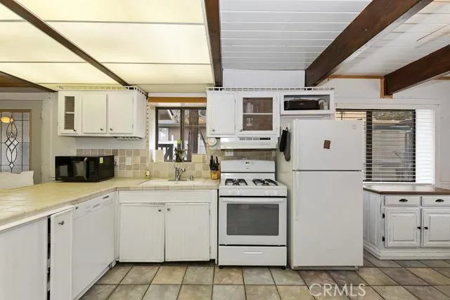 432 Riverside Avenue, Sugarloaf, California 92386