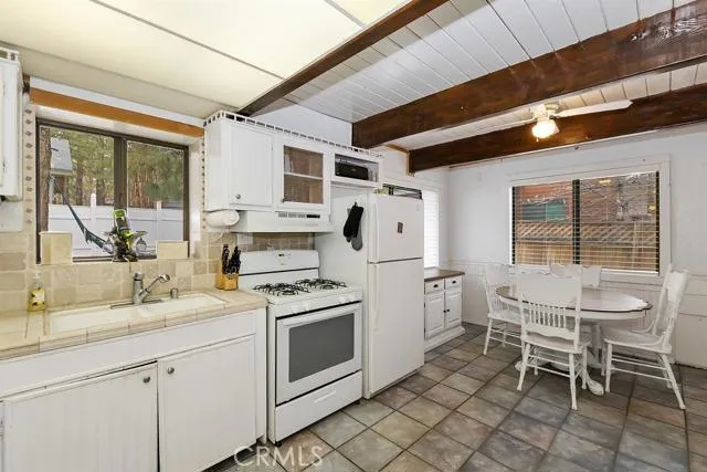 432 Riverside Avenue, Sugarloaf, California 92386