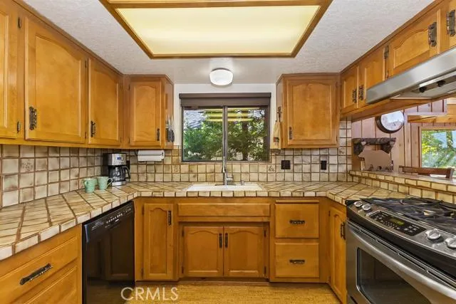 374 Rainier Road, Lake Arrowhead, California 92352