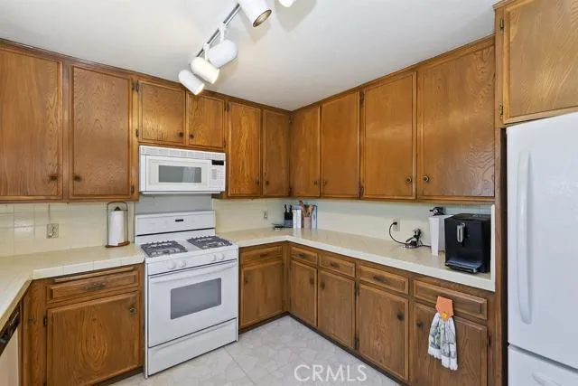 27382 Peninsula Drive, Lake Arrowhead, California 92352