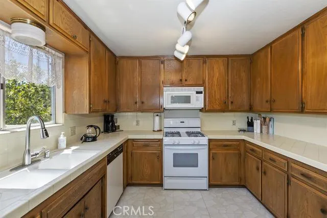 27382 Peninsula Drive, Lake Arrowhead, California 92352