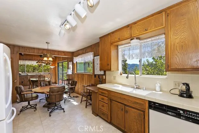 27382 Peninsula Drive, Lake Arrowhead, California 92352