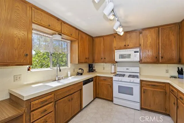27382 Peninsula Drive, Lake Arrowhead, California 92352