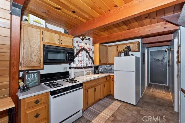 32832 Squirrel Lane, Running Springs, California 92382
