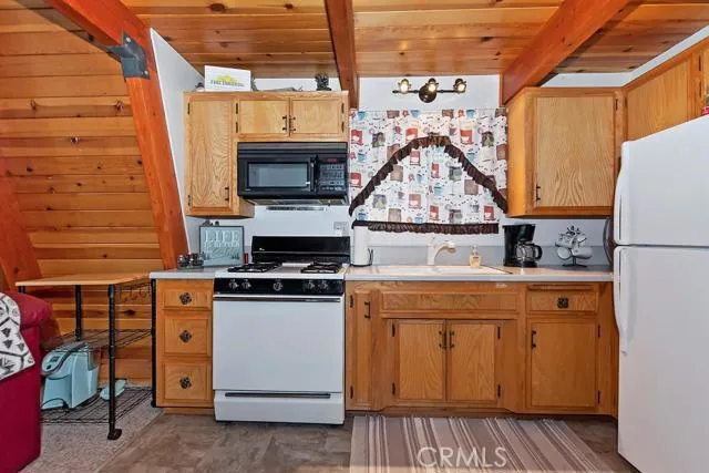 32832 Squirrel Lane, Running Springs, California 92382