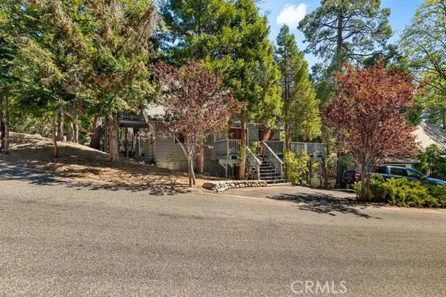 596 Pioneer Road, Lake Arrowhead, California 92352
